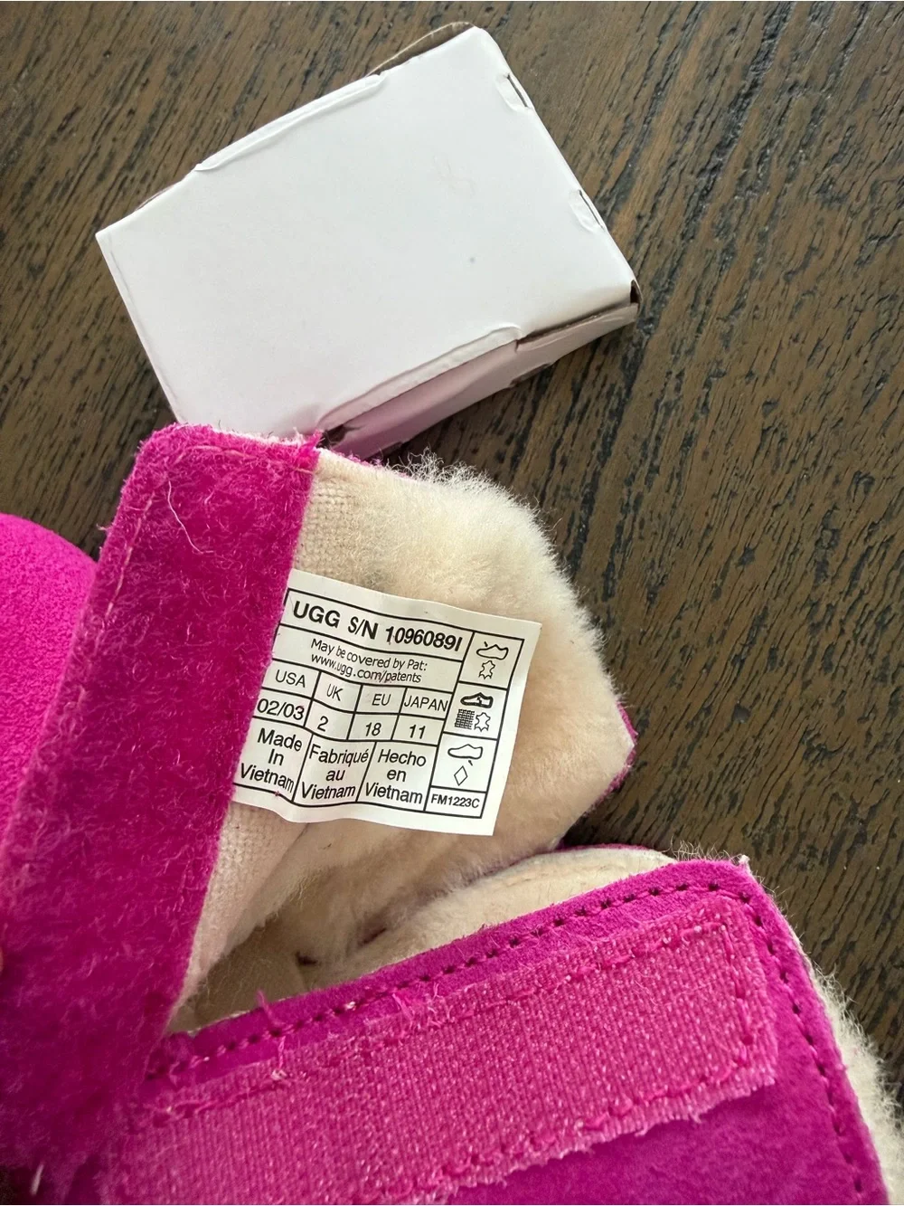 UGG vibrant pink